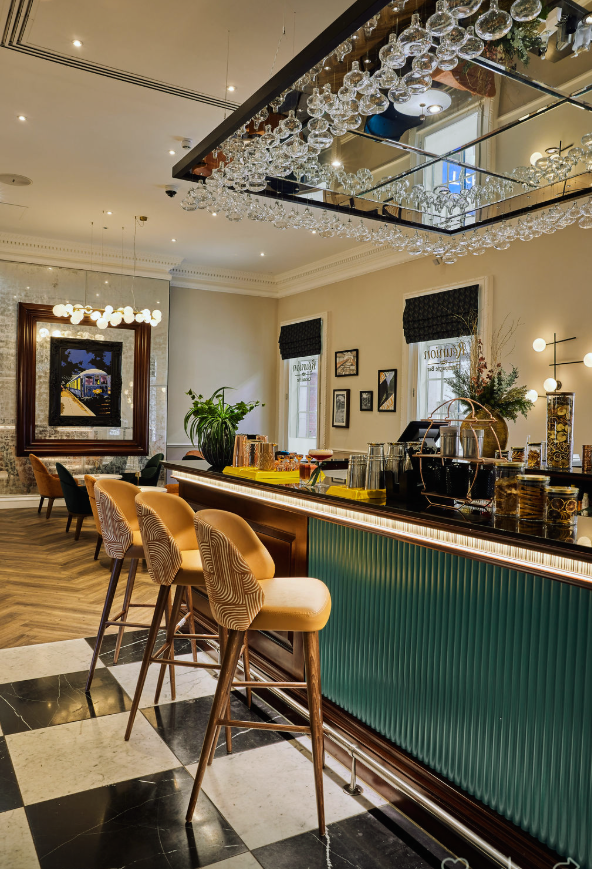 Réunion Bar interior