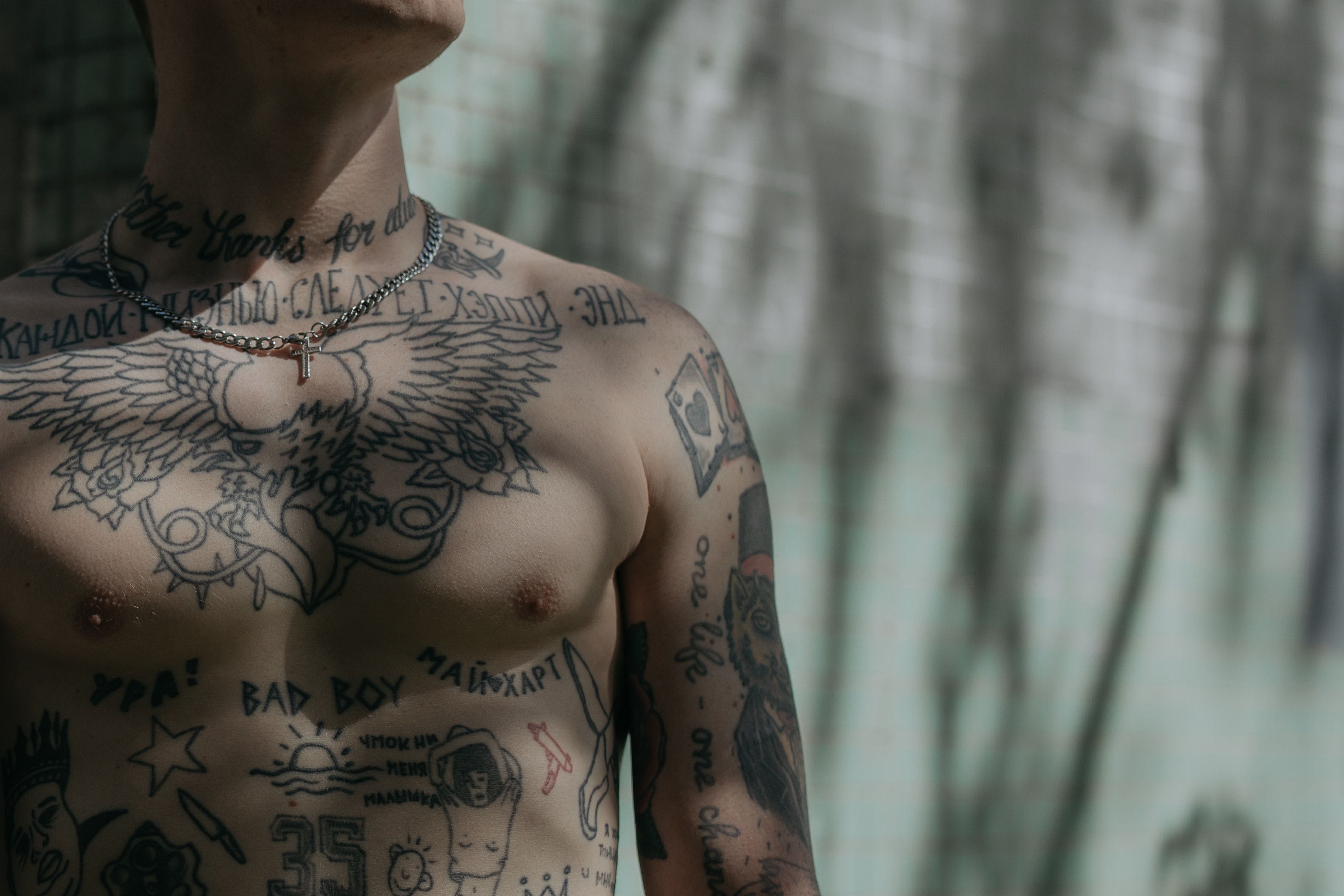 Man tattoos his girlfriend's face the FIRST time they meet: Rouslan  Toumaniantz tattoos Lesya - World News - Mirror Online