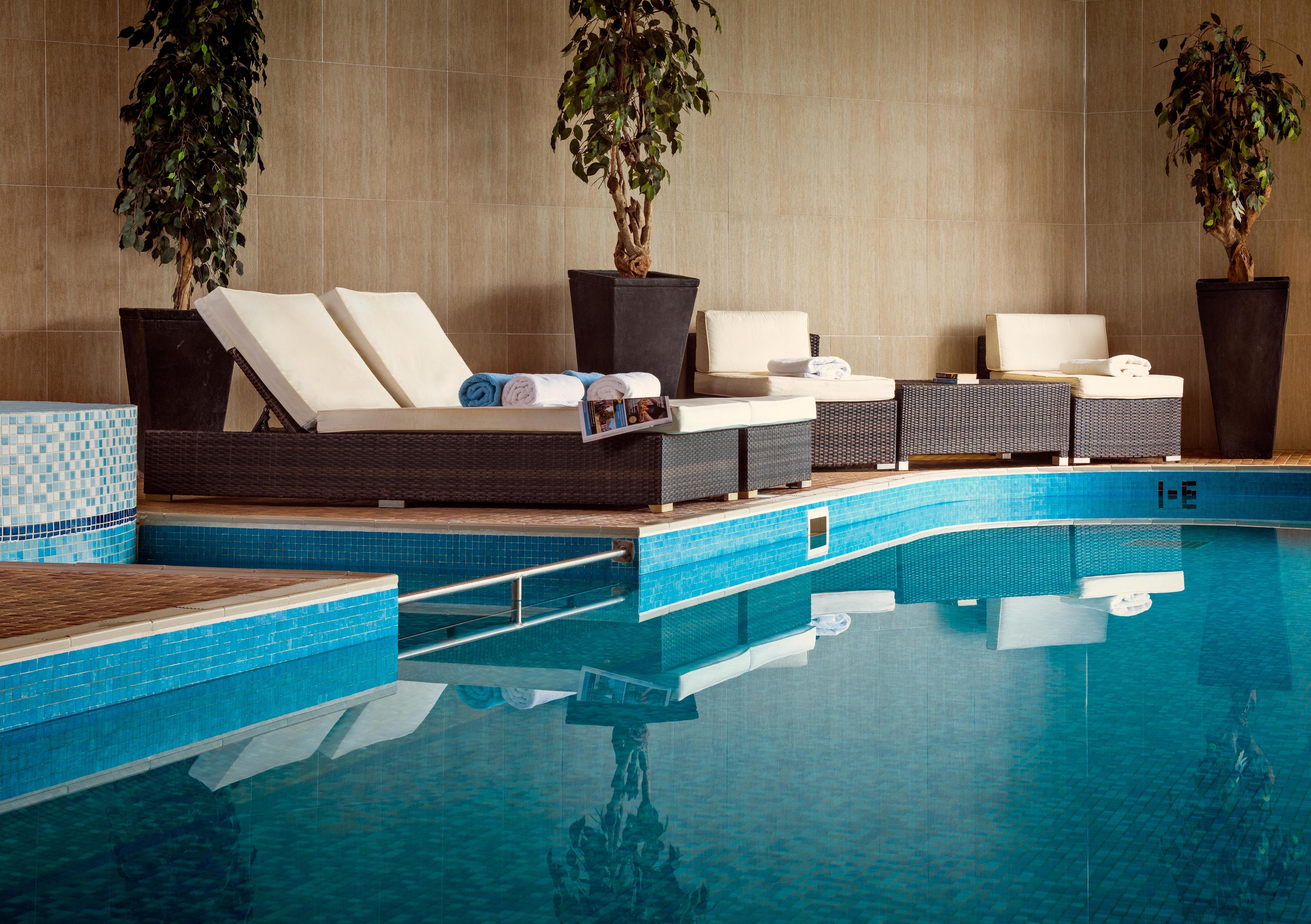 Balmer Lawn hotel swimming pool